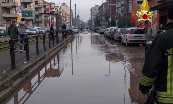 Via Giambellino allagata Milano