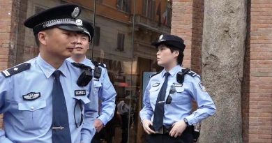 poliziotti cinesi