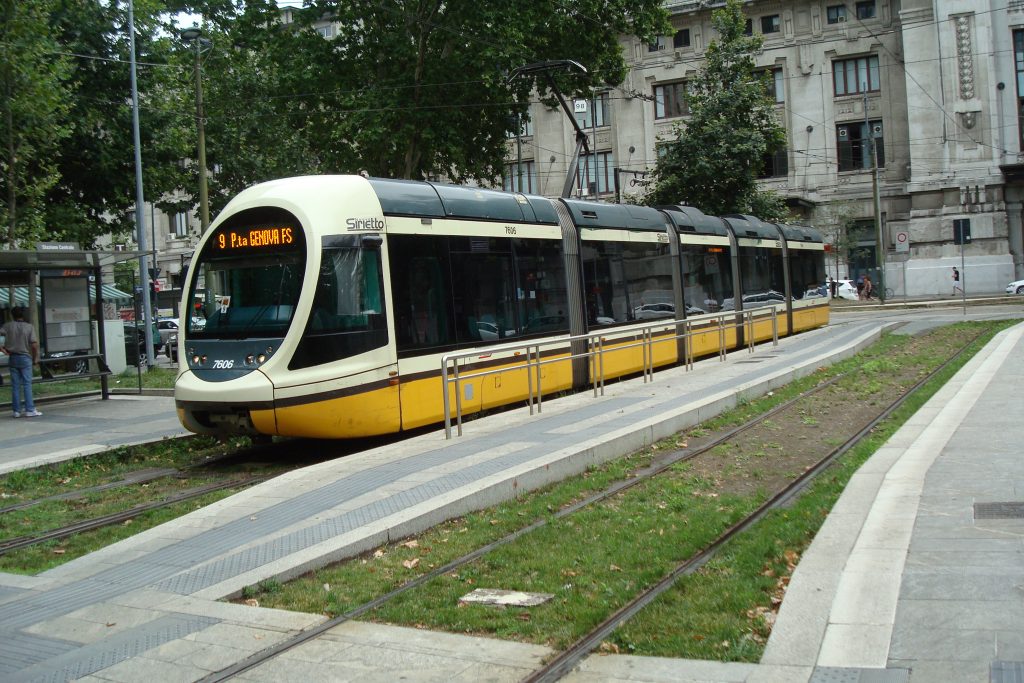 Tram in viale Vittorio Veneto