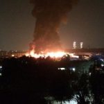 Milano. Bovisasca incendio in un deposito di rifiuti: ferito pompiere