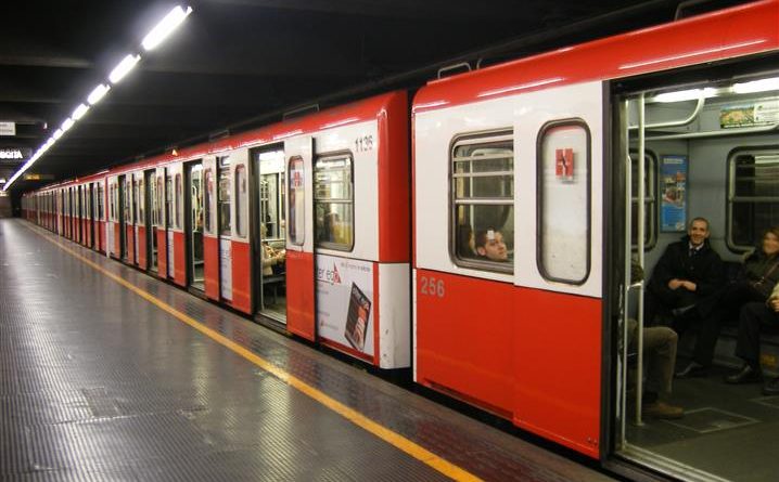 la fermata metro Cordusio - Biblioteca Ambrosiana