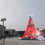 Albero di Natale smart acceso in Darsena