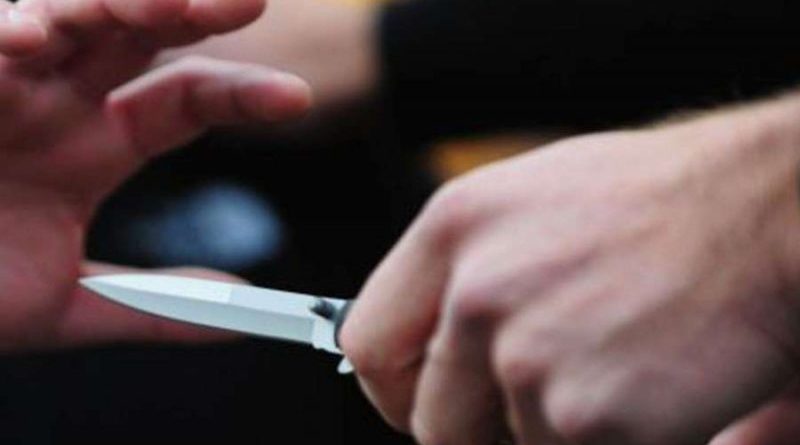 Nordafricano accoltellato in via Giosuè Borsi