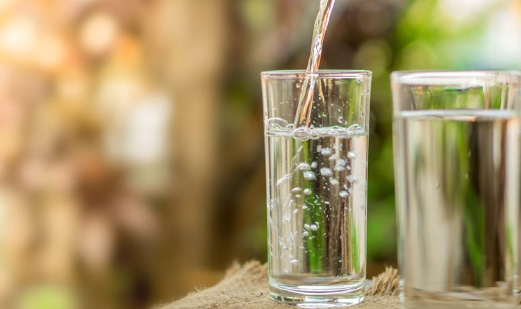 Beve una gazzosa a Porta Venezia e finisce in ospedale