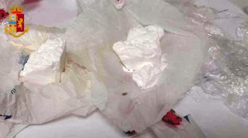 Istituto Spinelli di Sesto San Giovanni presunto scambio di cocaina