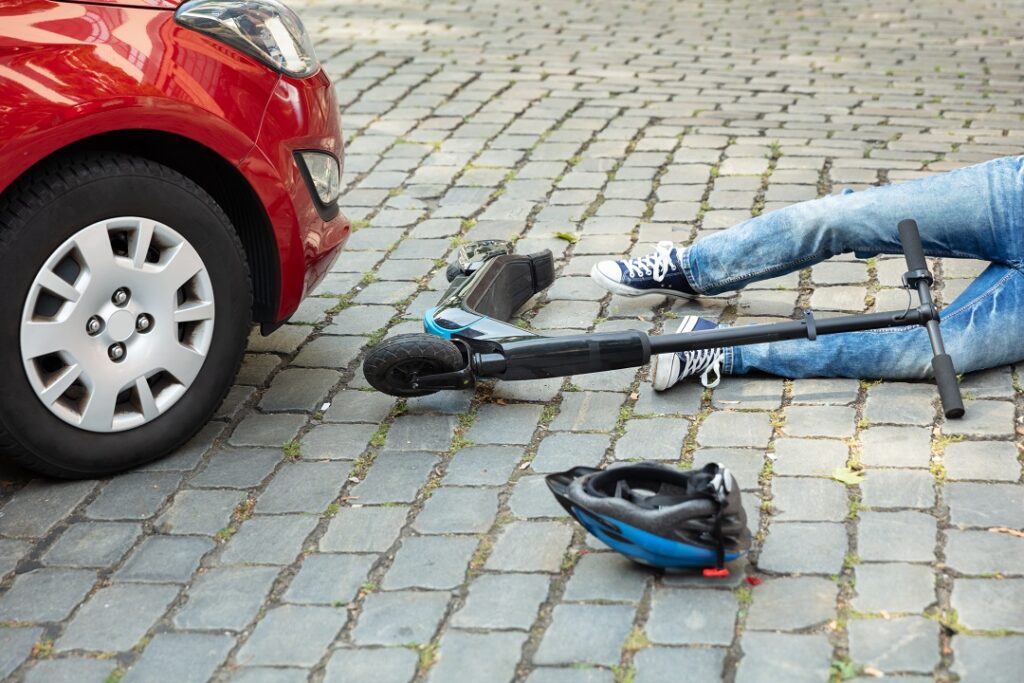 incidente monopattino strada