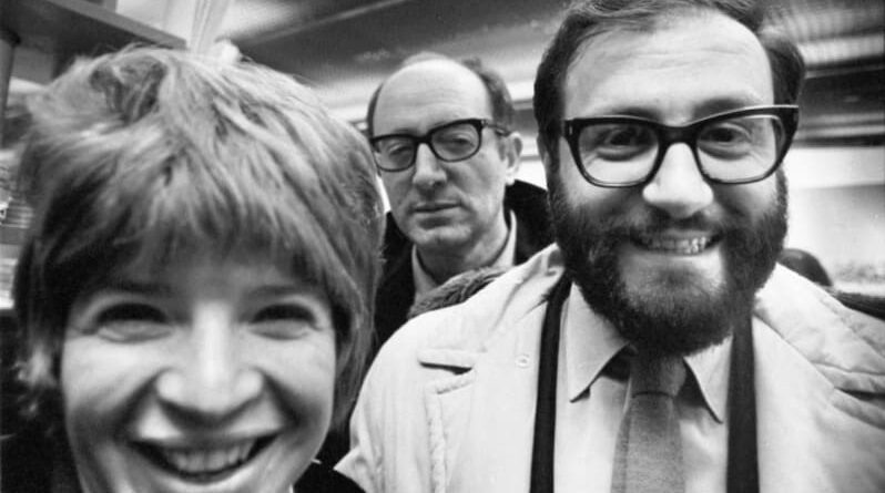 Umberto Eco all'inaugurazione della libreria Marco, 1971, Fotografia di Carla Cerati © Courtesy Elena Ceratti