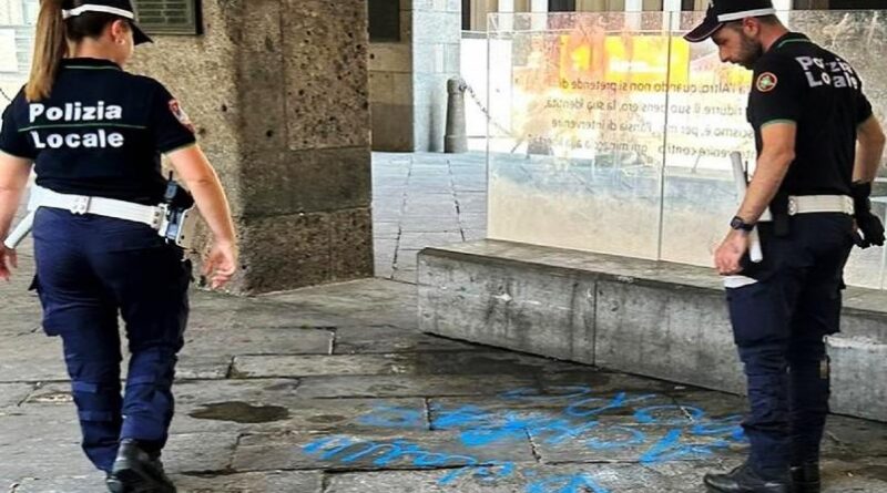 Fermati due giovani per imbrattamento della Loggia dei Mercanti ph copmune Milano