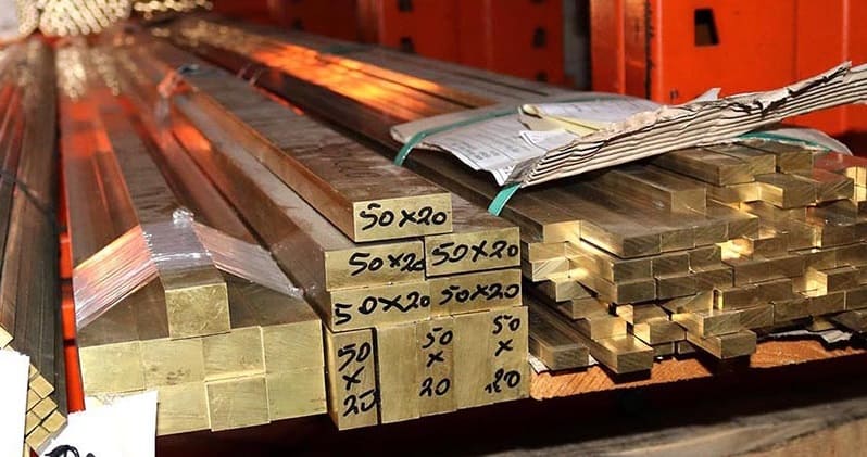 Ottone OT 63 CW508L (CuZn37) in barre piatte disponibili alla vendita, in giacenza nei magazzini di Fratelli Carugo a Cinisello Balsamo (Milano) 01L