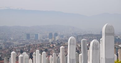 A Milano si apre un’inchiesta sui “cecchini del weekend”: ombre inquietanti dall’assedio di Sarajevo